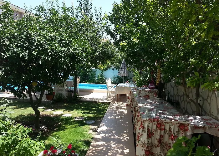 Sari Kosk Butik ألاتشاتي